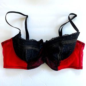 FREDERICK'S OF HOLLYWOOD Red & Black Lace Wired Bra, Size Medium